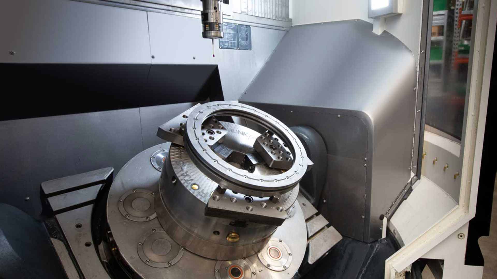 Dornahof CNC Fr&auml;stechnik Werkst&uuml;ck in Spannvorrichtung